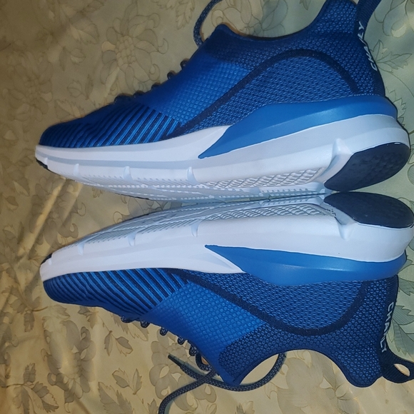 Blue athletic sneakers 👟 - Picture 7 of 9